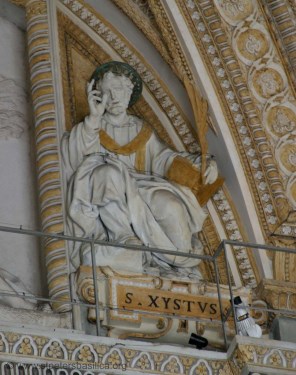 교황 성 식스토 1세_in the Basilica of St Peter in Vatican City.jpg